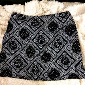Black & white skirt size medium